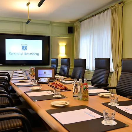 康斯柏格西佳高级公园酒店 4*