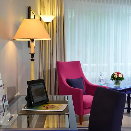 Hotel Western Premier Parkhotel Kronsberg 4*