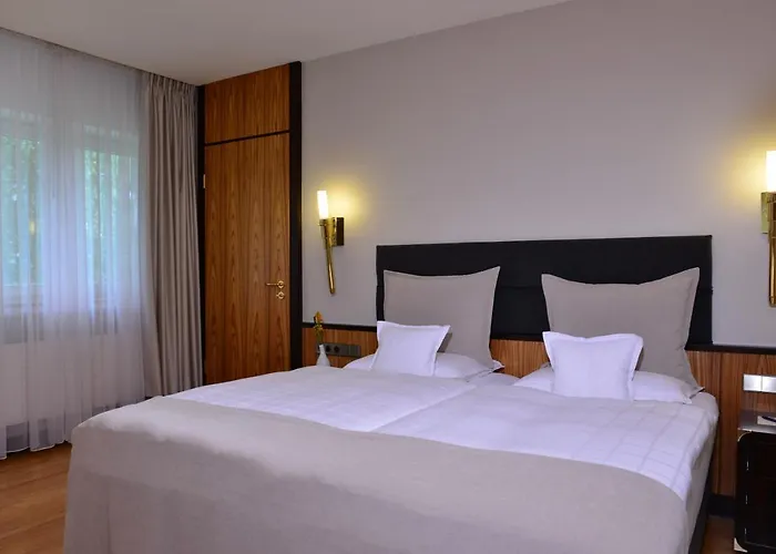 Western Premier Parkhotel Kronsberg Otel 4*
