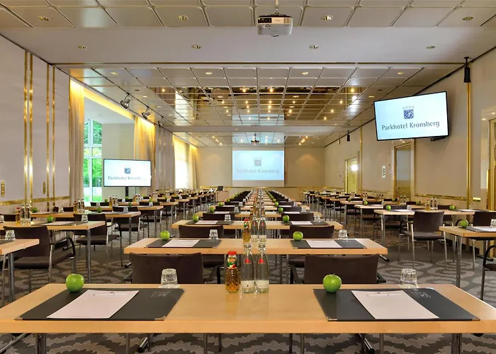 康斯柏格西佳高级公园酒店 4*