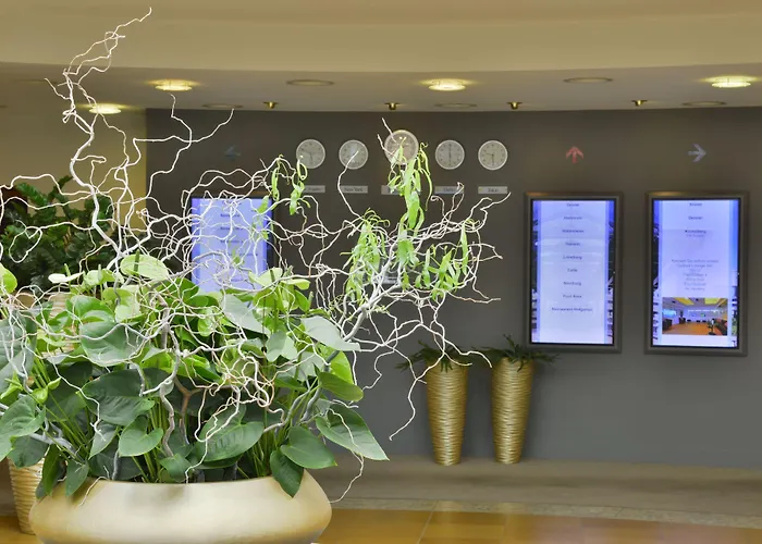 康斯柏格西佳高级公园酒店