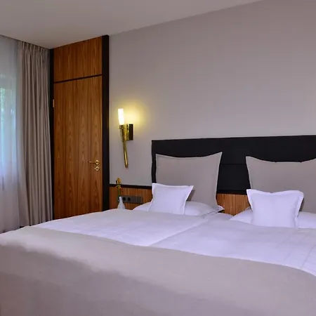 Western Premier Parkhotel Kronsberg Otel 4*